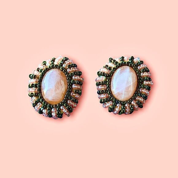 Vtg natural rose Quartz cab with pink and ab green glass beads round pierced - Picture 7 of 12